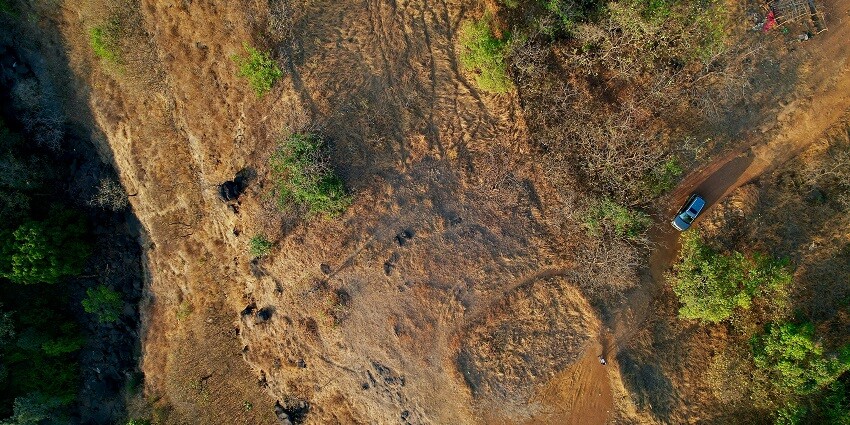 A picture of the misty hills of Khandala featuring rustic terrains and lush greenery.