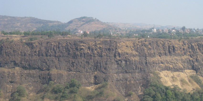 A picture of Khandala, one of the most beautiful places to visit near Pune in winter.