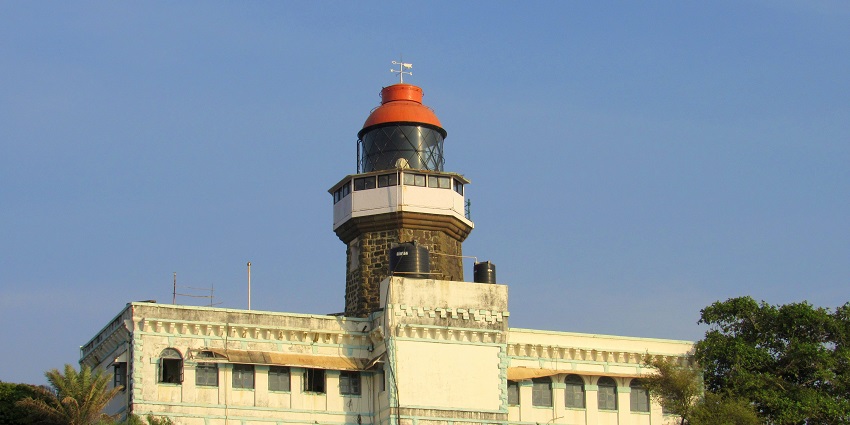 Khanderi Fort features a historic maritime defence with a lighthouse and scenic views