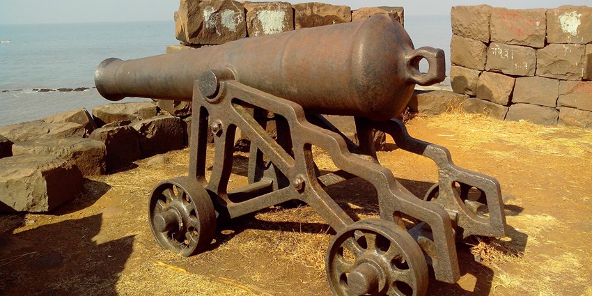 Khanderi Fort with stunning views and heritage.
