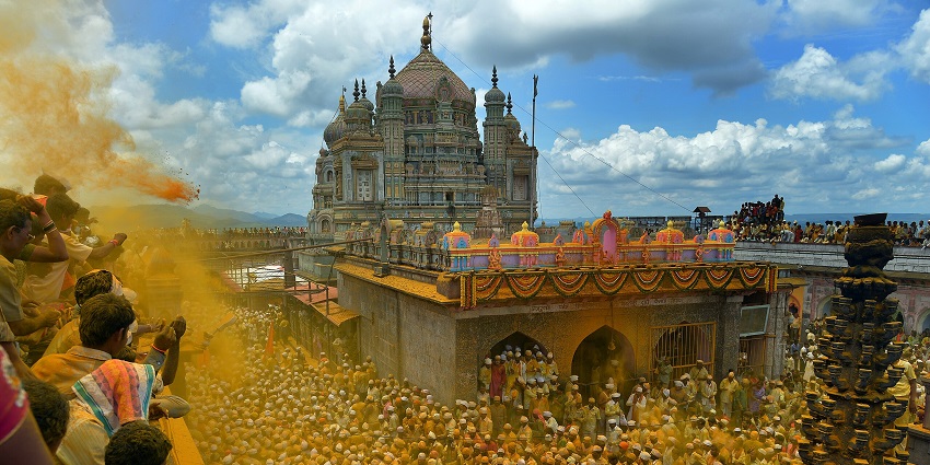 A picture of a temple in Pune during a colourful celebration of Holi festival
