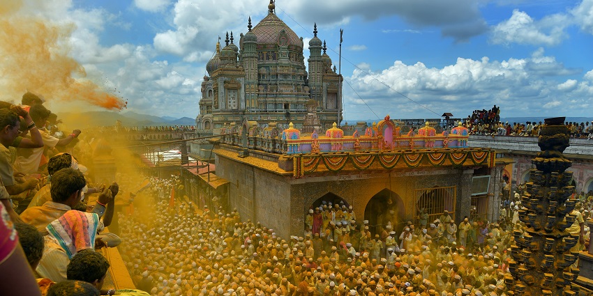 Khandoba temple, on the main road at the Ahmednagar-Kopargaon road, is one of the best places to visit in Shirdi.