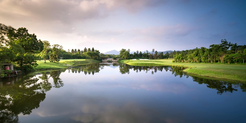 A view of the Khindsi Lake, one of the serene places to visit near Nagpur, Maharashtra.