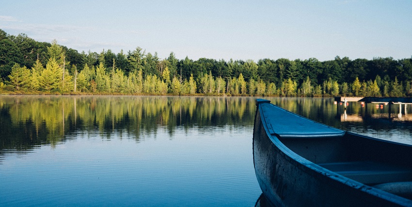 A scenic view of the Khindsi Lake, a serene tourist attraction near WaghVille Water Park.