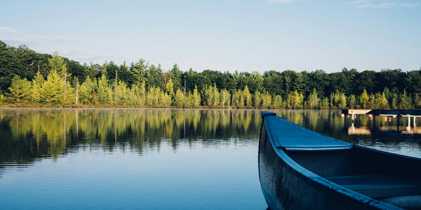 Khindsi Lake is a beautiful lake with calm waters that is ideal for relaxing
