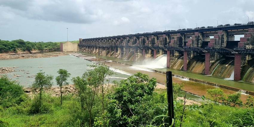 A glimpse of the serene Khodashi Dam featuring shimmering blue waters and greenery.