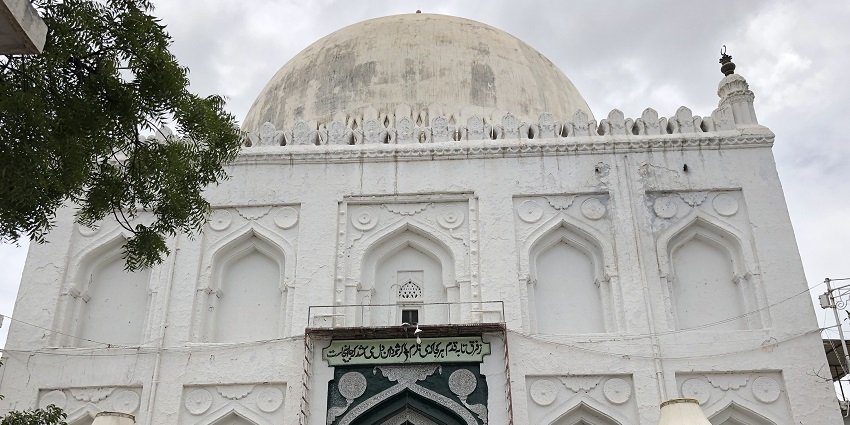 An image of Khwaja Bande Nawaz Dargah - one of the places to visit in Gulbarga.