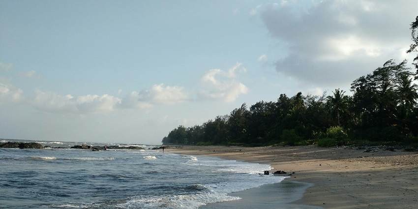 Kihim Beach, one of the serene and scheduled beaches near Pune, perfect for relaxation