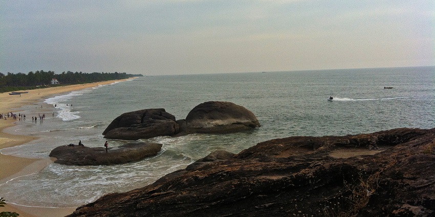 A serene view of Kodi Bengre, a charming fishing village in Udupi, perfect for visiting.