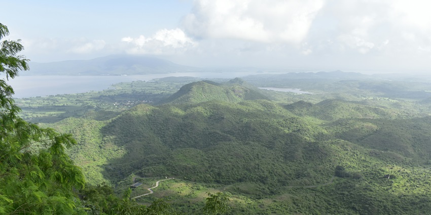 Breathtaking view of the green hills of Kolad, one of the places to visit in Maharashtra in October.