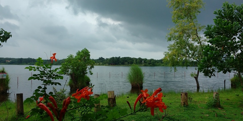 A view of Kundalika River at Kolad - one of the places near Maharashtra for weekend.