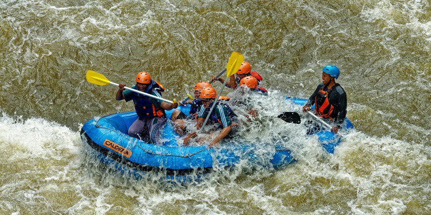 Kolad River is among the best sites offering exciting river rafting activity to adventurers.