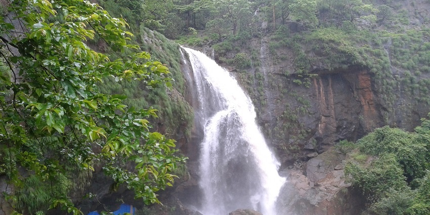Tourist places in Kolad offer breathtaking waterfalls, ideal for trekking and nature exploration.