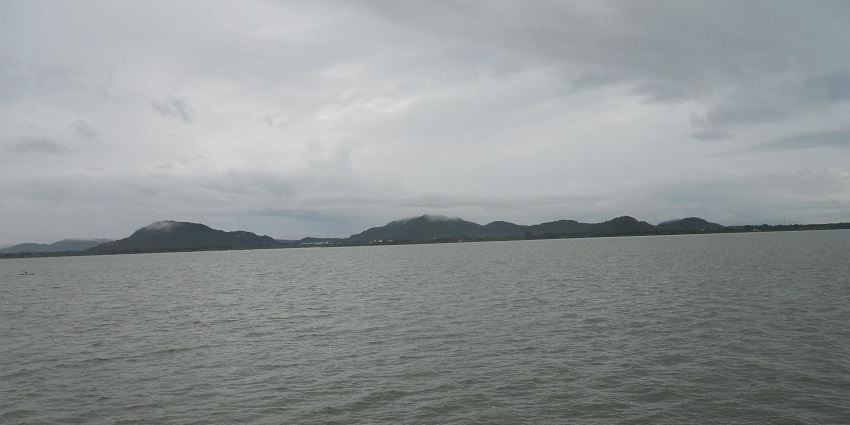 An image of Kolavai Lake surrounded by hills, one of the top places to visit in Chengalpattu