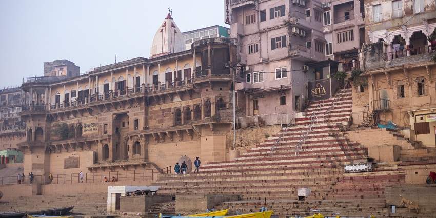 Kondeshwar Temple is an ancient architecture surrounded by greenery and tranquillity.