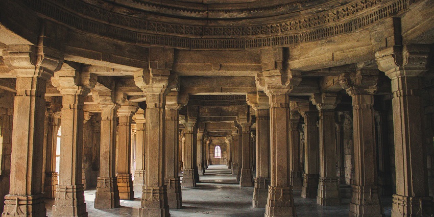 Image of an ancient temple and it’s stunning architecture beautifully captured