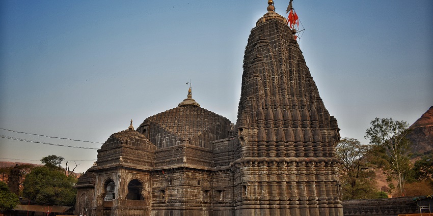 Places to visit in Karjat feature Kondeshwar Temple, amidst nature and spirituality.