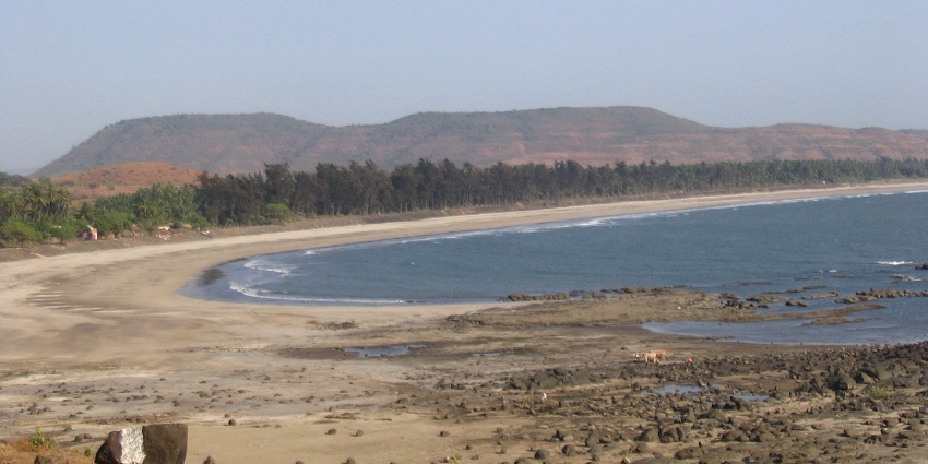A scenic picture of Kondivali Beach