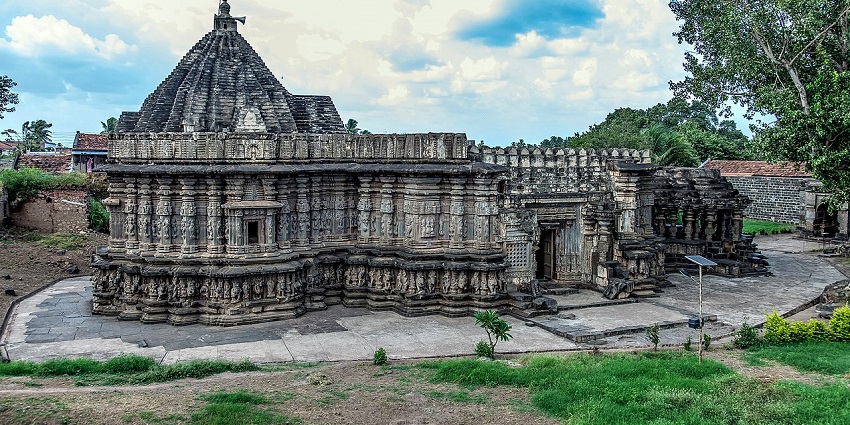 The Kopeshwar Temple, one of the top places to visit in Kolhapur near Mahalaxmi Temple.