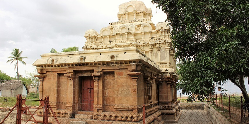 An image of an ancient Koranganatha Temple in Srinivasanallur showcasing intricate Chola architecture
