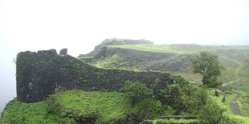 A mesmerising view of Korigad Fort, one of the serene spots for camping in Lonavala.
