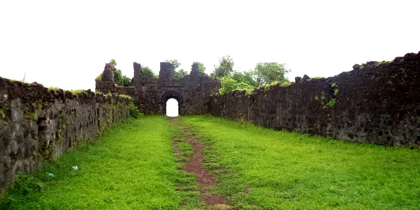  A glimpse of the historic Korlai Fort, a tourist hotspot near Revdanda Fort, Maharashtra.

