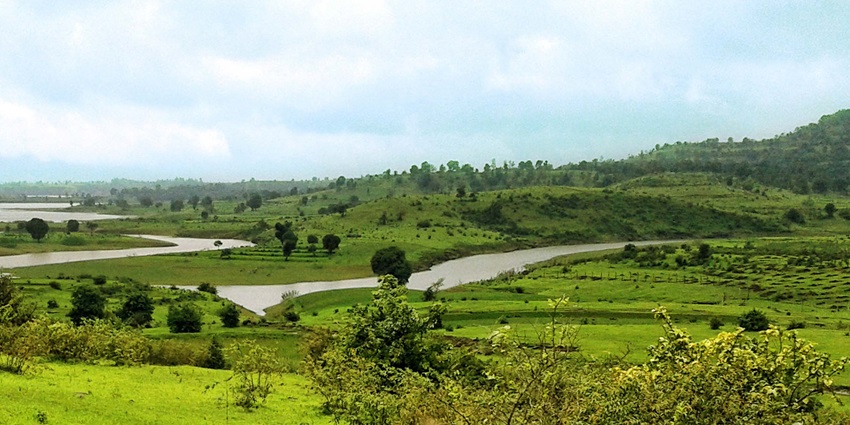 A picture showing the verdant Western Ghats of Maharashtra with a blanket of greenery
