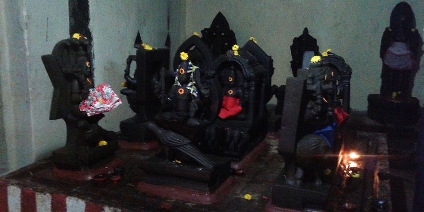 Idols at Kottai Easwaran Temple.