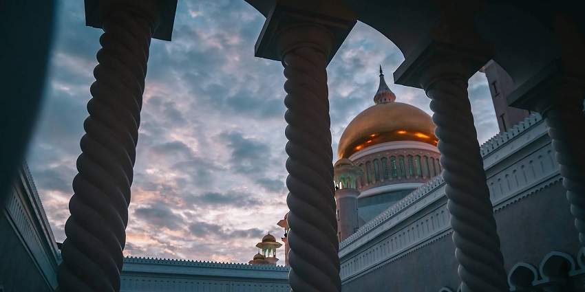 An image of Kovai Kondattam Murugan Temple, one of the many hill temples at Coimbatore.