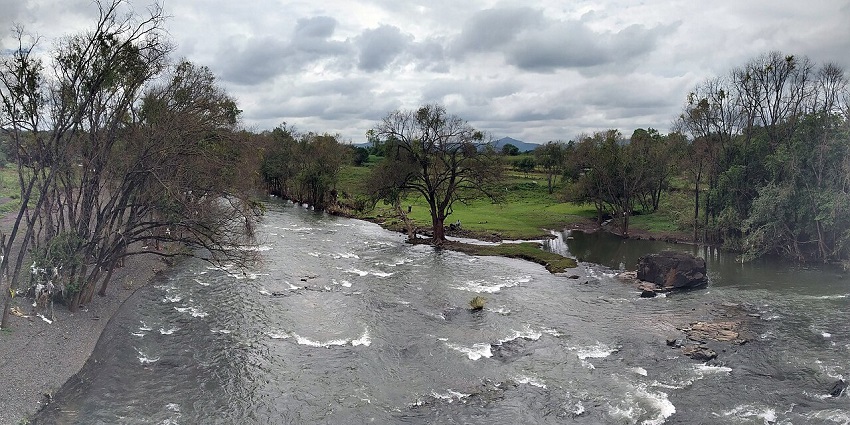 Krishna River flows serenely, and it is a famous place near Sangli Fort that has scenic beauty.