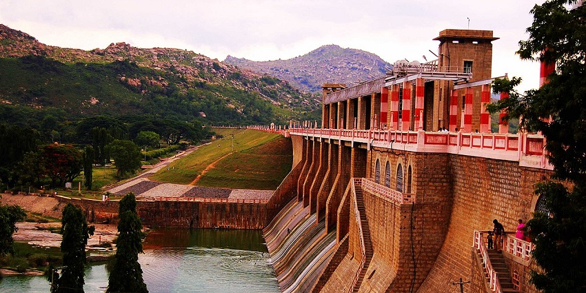 A view of KRP Dam, one of the best places near Hosur for nature lovers and tourists.
