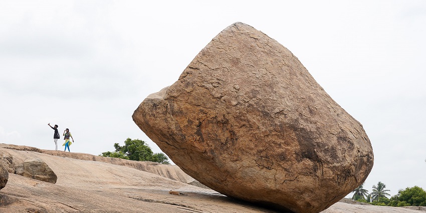 Krishna’s Butterball Rock, is an interesting and famous place near Shore Temple to visit.