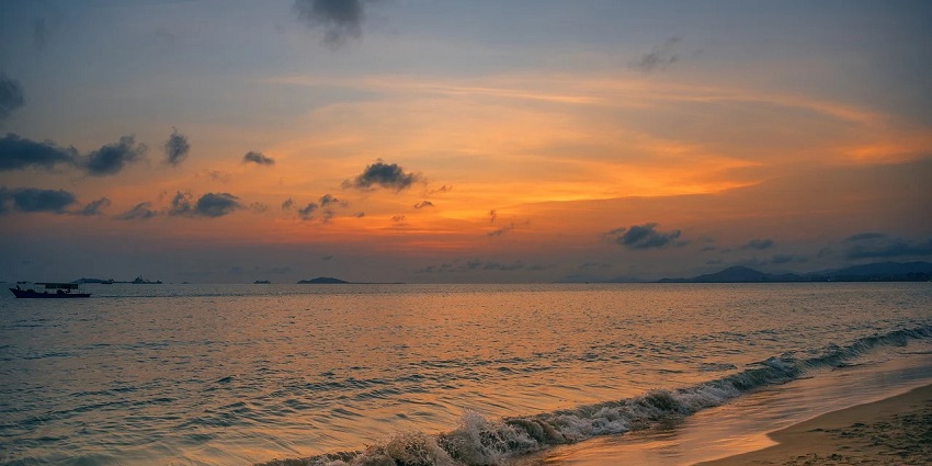 Sunset turns the sky into various shades of red at Kudle Beach, Gokarna.