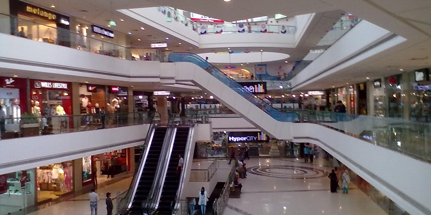 Kumar Mall provides diverse shopping stores as well as entertainment for visitors.
