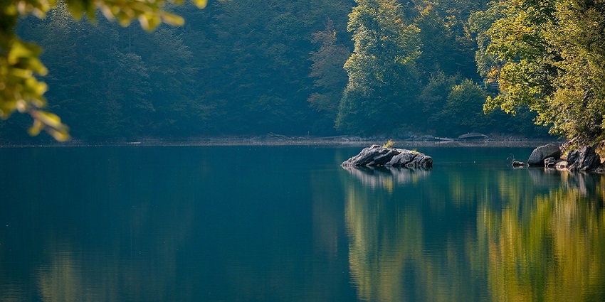 Wonderful Lake, surrounded by rocks and dense forest, one of the best places near Thanale Caves.