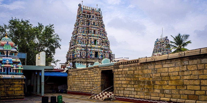 Kumarakottam Murugan Temple has a unique position between two revered temples.