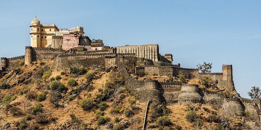 It is a UNESCO World Heritage site. Maharana Pratap was born in this fort
