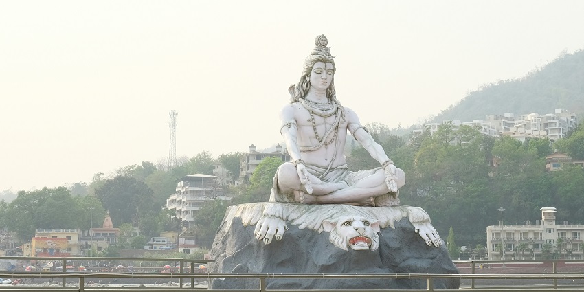 One of the places to visit in Kundapura is Kundeshwar Temple, a serene Shiva statue.