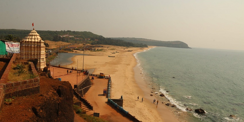 The magnificent Kunkeshwar attraction is one of the famous beaches in Malvan.