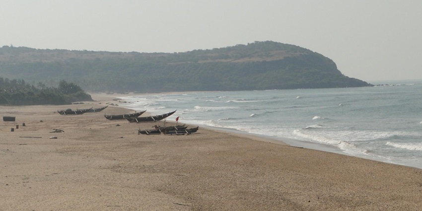 Wide, clean sands and excellent dive spots, perfect for scuba diving in Diu.