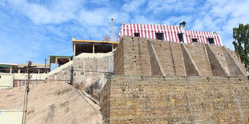 Kunnakkudi Murugan Temple is one of the popular Murugan temples in Tamil Nadu.