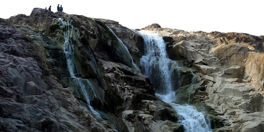 The majestic Kuntala Waterfall is one of the best places to visit near Nagpur