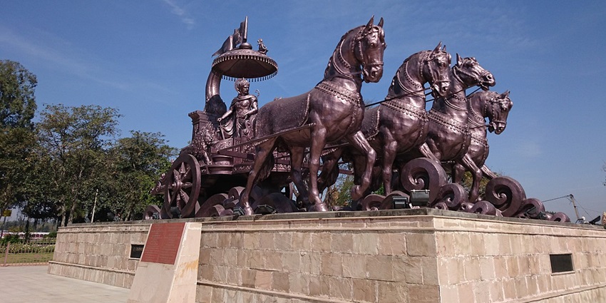 Image of the Shri Krishna Arjun chariot in Kurukshetra, reflecting ancient mythology