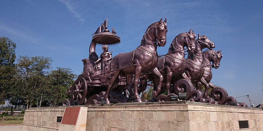 The statues of the Kurukshetra war scene from the Mahabharata, one of the must-see places.