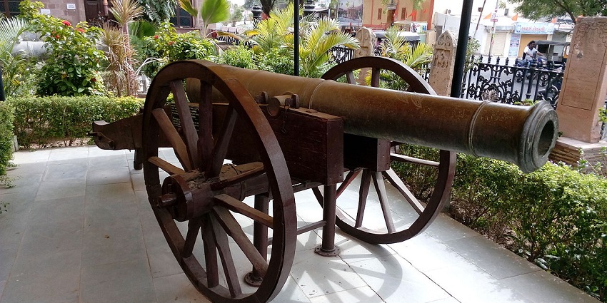Kutch Museum amongst all Bhuj museums displays textiles, coins, and tribal artifacts