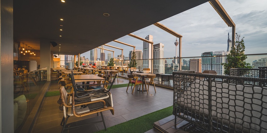 LB2 Lounge in Pondicherry offers a chic rooftop setting and DJ evenings.