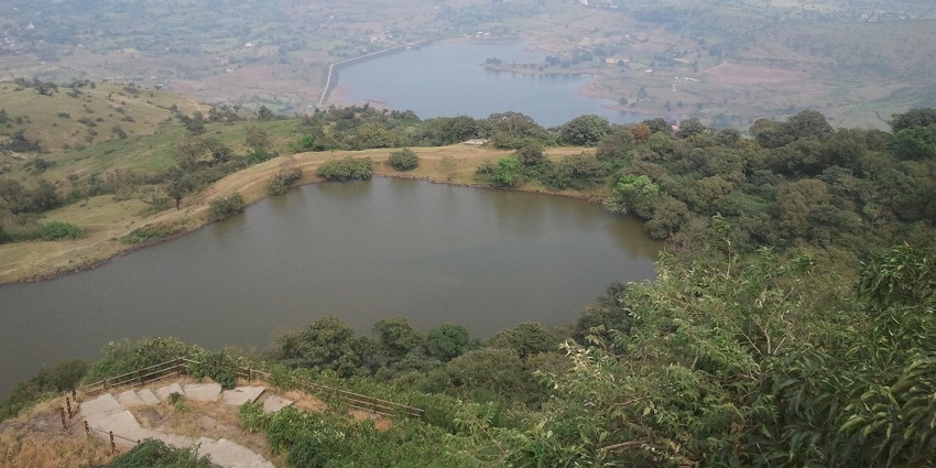 An image of a lake–one of the famous places to visit near Bhimashankar.