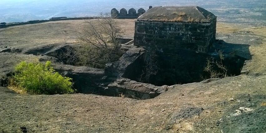 Laling Fort is a popular spot among trekkers for brilliant views from the top.