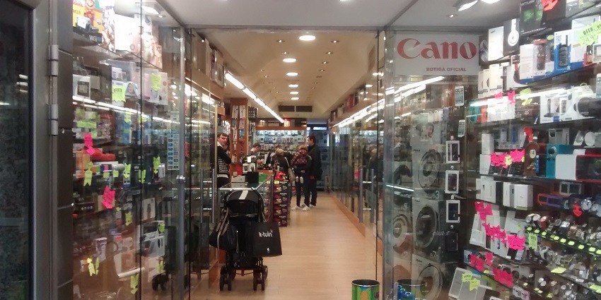Explore Mumbai’s tech hub, full of electronics and gadgets.