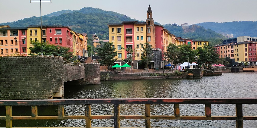 An image of the scenic Lavasa City - one of the places near Maharashtra for weekend.